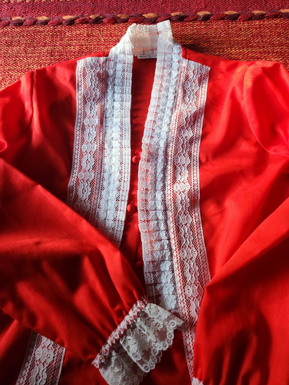 Red Lace Trim Vintage-Style Blouse - Picture 3 of 10